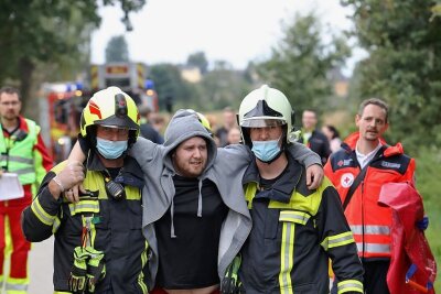 Katastrophenschutz probt in Niederwürschnitz den Ernstfall - Einige der insgesamt mehr als 20 Opfer sind nur leicht verletzt.