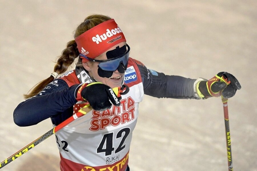 Katharina Hennig vom WSC Oberwiesenthal auf dem Weg zu Rang drei beim Weltcupauftakt im finnischen Ruka.