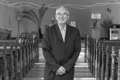 Katholische Gemeinde in Plauen trauert um früheren Pfarrer - Pfarrer Heinz-Claus Bahmann im Jahr 2019, als der Geistliche in den Ruhestand gegangen war.