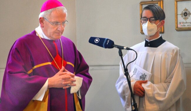 Katholischer Bischof ruft in Oelsnitz zum Impfen auf - 