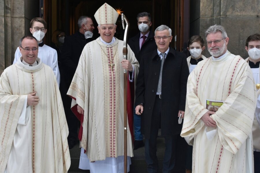 Katholischer Bischof Timmerevers feiert in Bad Elster erfolgreiche Kirchensanierung - 