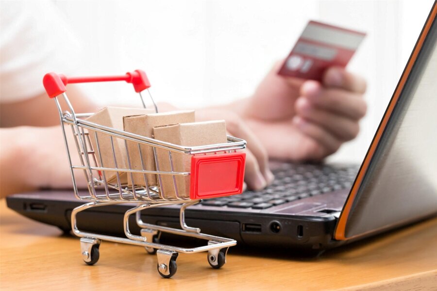 Kaufen auf Pump liegt im Trend - Heute kaufen, morgen bezahlen: Vor allem jüngere Leute shoppen online auf Kredit.
