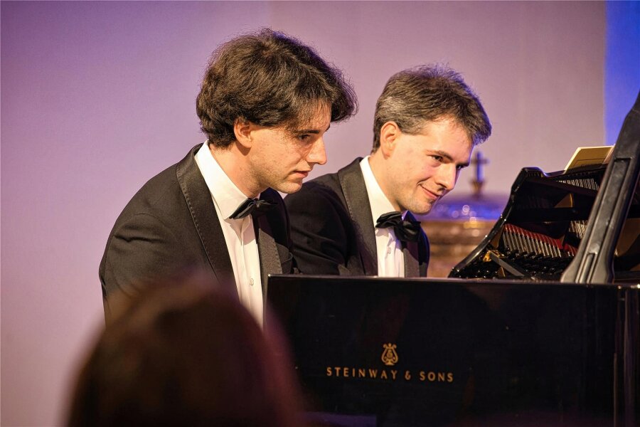 Kaufmann-Brüder spielen Schumanns „Träumerei“ in Lichtenstein - Pascal (li.) und Markus Kaufmann im Konzert.
