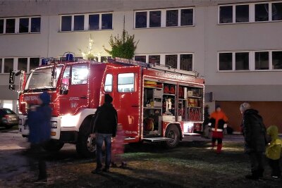 Kauschwitzer Rittergut-Advent feiert Zehnjähriges - Beliebtes Fotomotiv beim Rittergut-Advent im vergangenen Jahr: ein geschmücktes Feuerwehr-Fahrzeug.