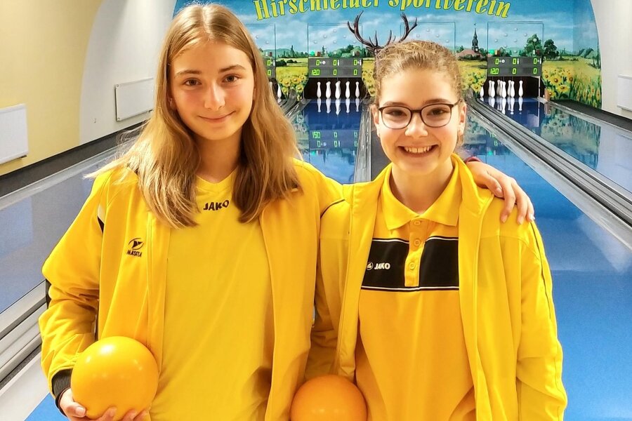 Kegel-Duo aus Mittelsachsen räumt in Hessen ab - Auf dem Sprung: Emma Hettmann (l.) und Anna Müller vom Hirschfelder SV sind für den Landeskader der AK U 14 nominiert worden.