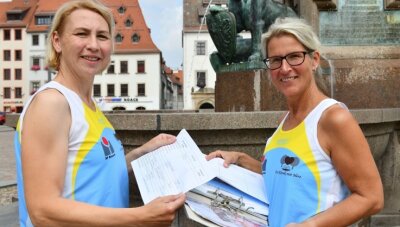 Kein Dauerbrenner im Advent - Wollen 2022 einen neuen Anlauf starten: Andrea Strahl (l.) und Susan Vergöhl ( v.l) vom Hetzdorfer SV. 