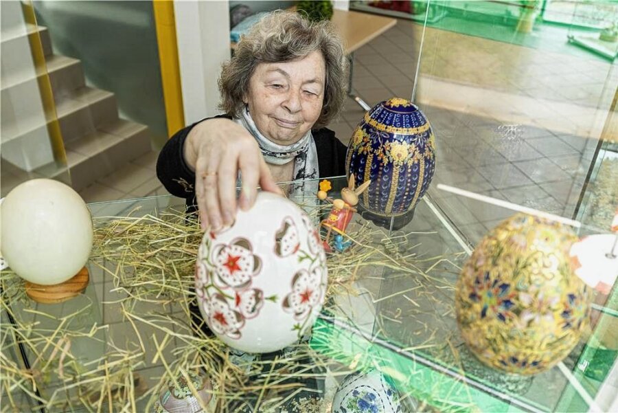 Kein Ei wie das andere: Auerbacher Osterausstellung punktet nicht nur mit Farbe - Sammlerin Anneliese Spitzner hat dem Museum rund 750 ihrer etwa 2700 gesammelten Eier zur Verfügung gestellt - von Papiereiern bis zum Ton-Ei, vom Wellensittich-Ei bis zum Straußen-Ei. 