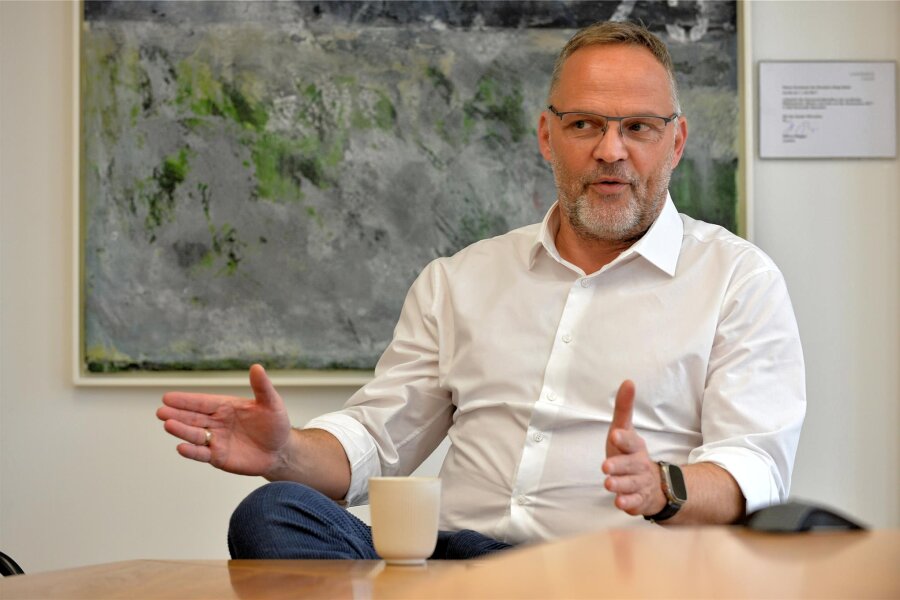 Kein Geld für Asyl-Projekt in Mittelsachsen: So soll Integration dennoch gelingen - „Wir könnten es schaffen, dass Geflüchtete vom ersten Tag an in Bewegung bleiben“: Landrat Dirk Neubauer.