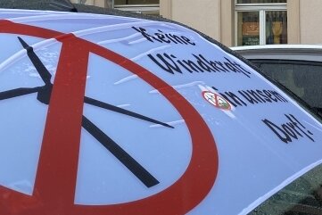 Kein Windradbau gegen Bürgerwillen - Bürger in Oederan haben gegen die geplante Ansiedelung von Windkraftanlagen im Stadtgebiet protestiert. Nun soll sich der Landrat beim Freistaat für die Stärkung des Bürgerwillens einsetzen.