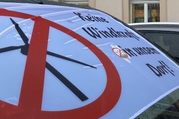 Bürger in Oederan haben gegen die geplante Ansiedelung von Windkraftanlagen im Stadtgebiet protestiert. Nun soll sich der Landrat beim Freistaat für die Stärkung des Bürgerwillens einsetzen.