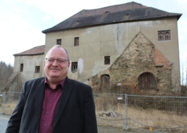 Keine Auflagen für den Käufer: Wieso Schloss Dölau verfällt - Schloss Dölau bei Greiz. Landtagsabgeordneter Dirk Bergner (FDP) fordert den Freistaat Thüringen auf, das Schloss zu retten. 