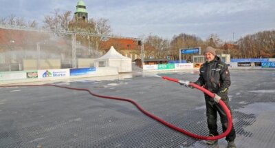 Keine Eisbahn in Zwickau - Im vergangenen Jahr stand das 800 Quadratmeter großen Eis-Oval auf dem Platz der Völkerfreundschaft in Zwickau.