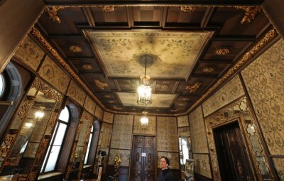 Keine Fördermittel für die wertvollen Seidentapeten - Um die Seidentapeten im chinesischen Zimmer des Schlosses Waldenburg zu schonen, wird der Raum nur ausnahmsweise beleuchtet. 
