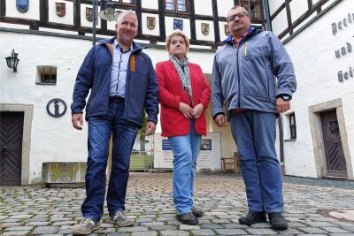 Keine Heirat mit Partei: Freie Wähler Vogtland bleiben unabhängig - Der Vorstand Freie Wähler Vogtland (Sven Lorenz, Carmen Künzel, Mario Beine, von links) wurde wiedergewählt.