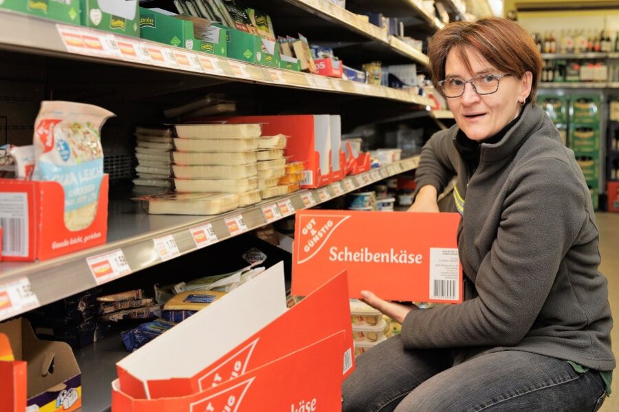 Heike Nestler ist seit mehr als zehn Jahren Inhaberin des Supermarkts in ihrem Heimatort Herold. Nun hat sie sich entschlossen, den Laden an der Zschopauer Straße zu schließen. 