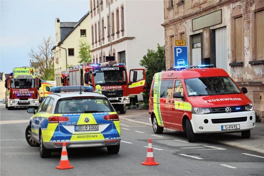Kellerbrand in Chemnitz: Polizei geht von Brandstiftung aus - Einsatz an der Frankenberger Straße am Freitag in Chemnitz. 