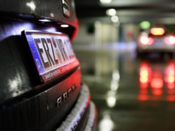 Kfz-Kennzeichen "ERZ" ist die Nummer 1 im Erzgebirge - "ERZ" bleibt das beliebteste Kennzeichen im Erzgebirgskreis. 151.870 von gut 291.000 zugelassenen Fahrzeugen sind damit unterwegs. Auf dem zweiten Platz folgt das Unterscheidungskennzeichen "ANA". 