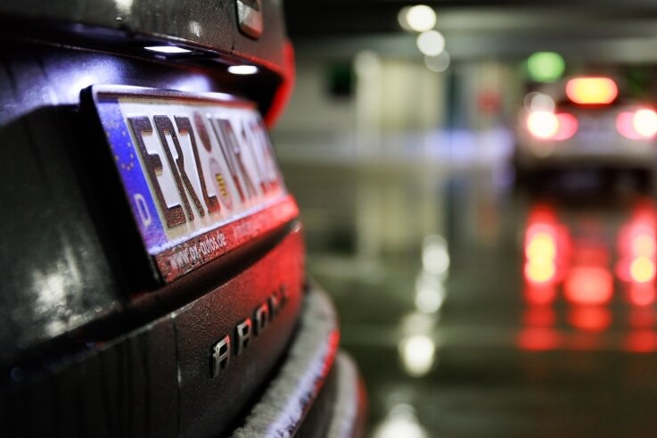 "ERZ" bleibt das beliebteste Kennzeichen im Erzgebirgskreis. 151.870 von gut 291.000 zugelassenen Fahrzeugen sind damit unterwegs. Auf dem zweiten Platz folgt das Unterscheidungskennzeichen "ANA". 