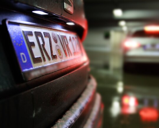"ERZ" bleibt das beliebteste Kennzeichen im Erzgebirgskreis. 151.870 von gut 291.000 zugelassenen Fahrzeugen sind damit unterwegs. Auf dem zweiten Platz folgt das Unterscheidungskennzeichen "ANA". 