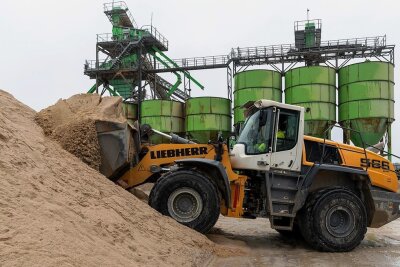 Kiesfirma hält an Schneppendorf fest - In der Anlage der Firma Heidelberger Sand und Kies in Penig wird seit Jahren jede Menge Sand verschiedener Körnung produziert. 