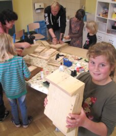Kinder bauen für Fledermäuse - 