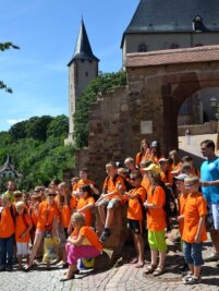 Kinder entdecken Rochlitz - Mit dem Fotoapparat in der Hand streiften am Montag diese Mädchen und Jungen durch die Stadt. Ausgangspunkt für die Fotorallye war das Schloss.
