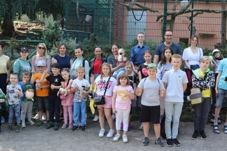 Junge Menschen aus der Ukraine und Einheimische haben auch den Rundgang durch den Tierpark genossen.
