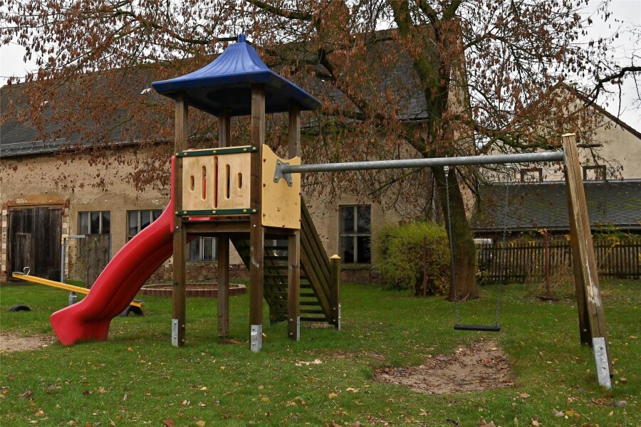 Kinder, Feuerwehr, Brücke über den Bach: Was sich Königsfeld leisten will - Im Haushaltsplan von Königsfeld sind unter anderem neue Geräte für den Spielplatz in Schwarzbach geplant.