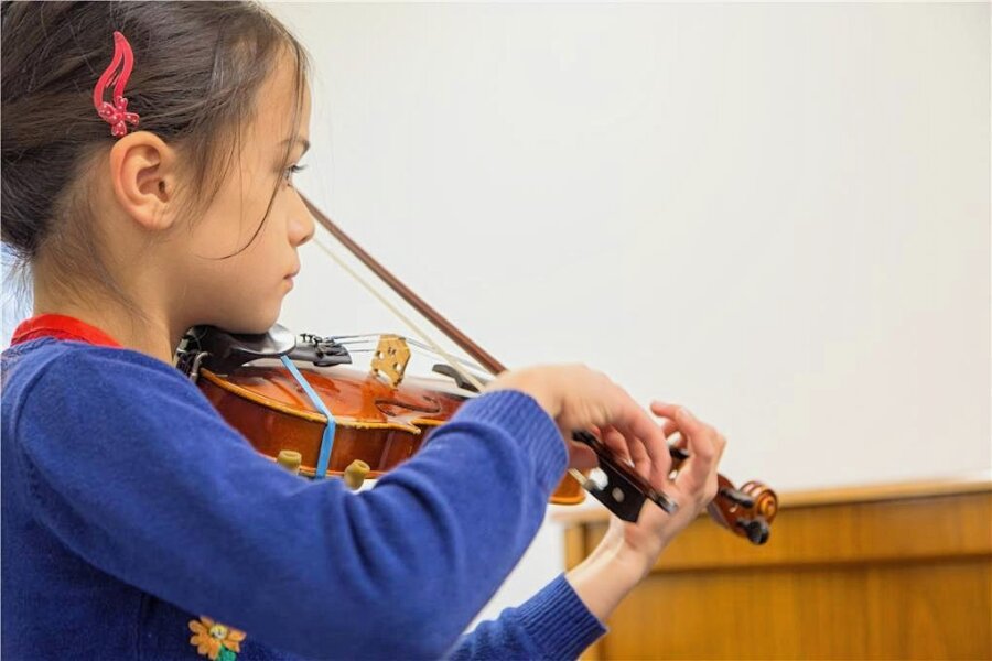 Kinder können in Flöha Instrumente testen - In der Musikschule Flöha findet nach den Ferien montags das Instrumentenkarussell für Sieben- bis Neunjährige statt.