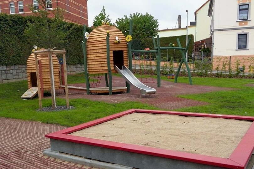Kinder können jetzt den Spielplatz erobern - Der Spielplatz an der Fichtestraße/Ecke Ebersbrunner Straße kann nun von Kindern in Besitz genommen werden. 