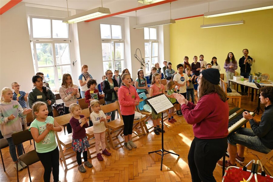 Kinder rocken die Bühne: Musical in Geithain und Königshain - Gut 40 Kinder haben Freude am Musizieren. Am Wochenende sind zwei Aufführungen eines Kinder-Rockmusicals zu sehen.