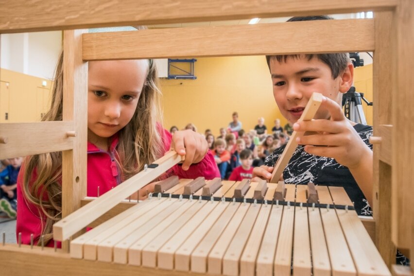 Kinder tauchen in die Welt der Orgeln ein - 