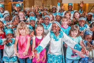 Kinderchor aus Afrika sucht mit Konzert neue Paten im Erzgebirge - Bereits in der Vergangenheit begeisterte der Kinderchor. Das Bild zeigt ihn bei einem früheren Konzert. 