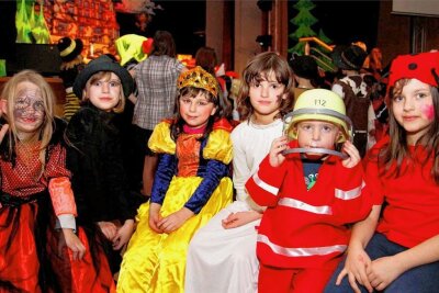 Kinderfasching in Werdau auf der Kippe: Narren suchen Sponsoren - Beim Kinderfasching in der Werdauer Stadthalle "Pleißental" geben sich die Kleinen viel Mühe mit ihren Kostümen.