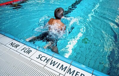 Kinderschwimmen: Olbernhau verlangt künftig Geld - Oft lernen Kinder das Schwimmen über Vereine. 