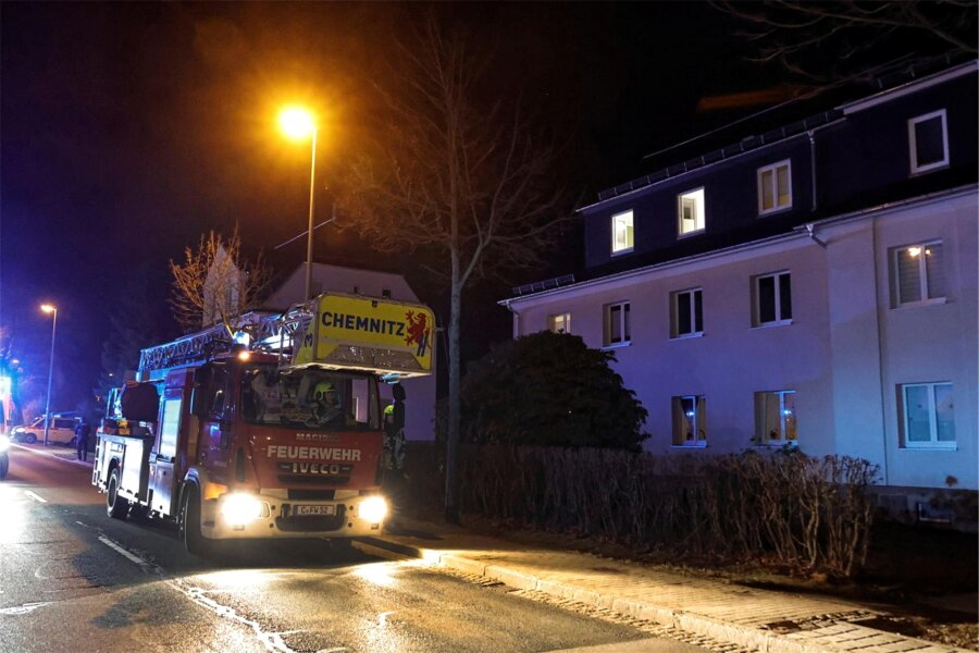 Kinderwagen brennt in Chemnitzer Wohnhaus - Im Hausflur des Mehrfamilienhauses an der Oberfrohnaer Straße brannte ein Kinderwagen.