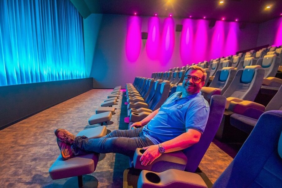 Hendrik Pelzer betreibt das Nickel-Odeon in Aue. Er freut sich auf den Neustart, dann in einem komplett umgebauten Kinosaal. 