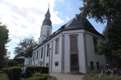 Kirchen-Oberstübchen wird für Kleinod hübsch gemacht - St. Urban im Mülsener Ortsteil Thurm ist eine barocke Kirche aus dem Jahr 1731. Der massive Thurm ist derzeit Baustelle. 