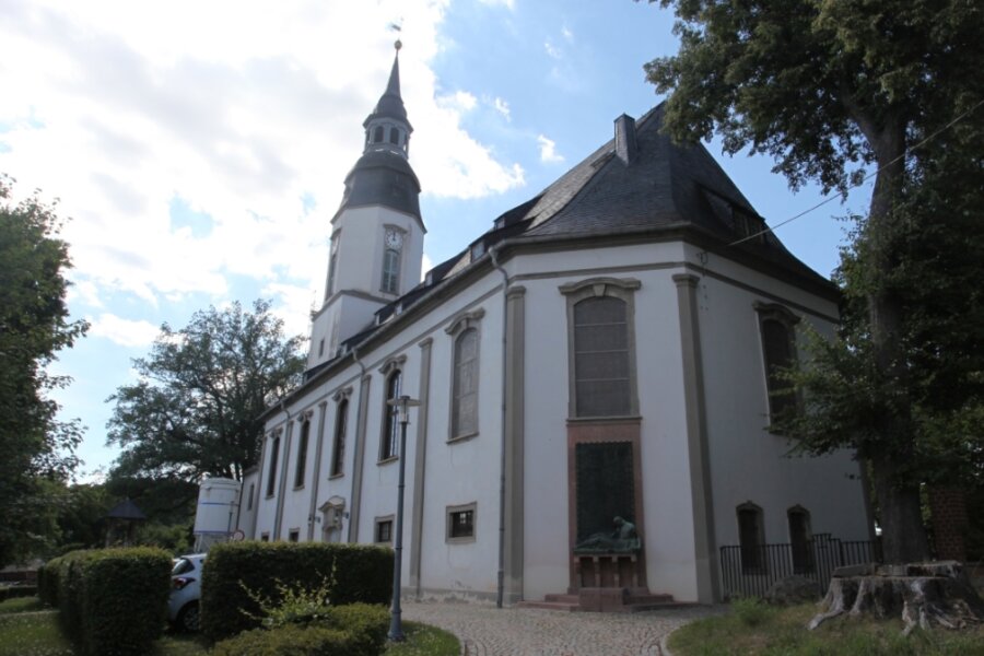 Kirchen-Oberstübchen wird für Kleinod hübsch gemacht - St. Urban im Mülsener Ortsteil Thurm ist eine barocke Kirche aus dem Jahr 1731. Der massive Thurm ist derzeit Baustelle. 