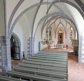Kirchenglanz und Orgelklang - Nach zwei Jahren Bauzeit konnten die Sanierungen des Innenraumes der Langhennersdorfer Kirche nun so gut wie abgeschlossen werden.