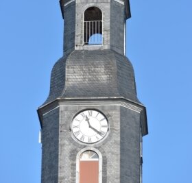Kirchturmuhr läuft wieder - Die Zeiger der Kirchturmuhr Brand-Erbisdorf laufen wieder.