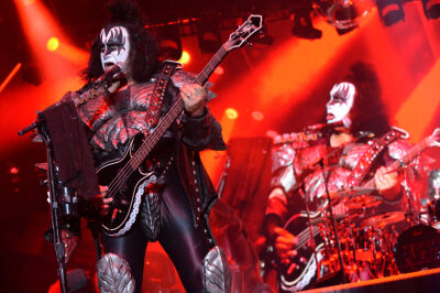 Nichts ist neu, aber alles ist Kult: Bassist Gene Simmons und Sänger Paul Stanley von Kiss auf ihrer "End of the Road"-Tour. 