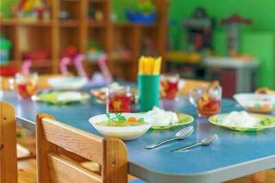Kita-Essen: Plauener Eltern lösen nur jeden vierten Gutschein ein - Für das Kitaessen zahlen Eltern in Plauen je nach Anbieter mehr als 100 Euro im Monat.