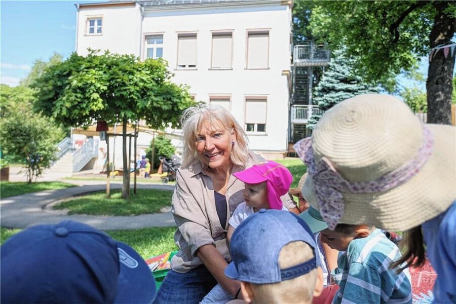 Kita in Chemnitz feiert besonderes Jubiläum: Wo schon seit 125 Jahren Kinder betreut werden - Astrid Züfle leitet die Kita Sausewind seit 2011. Die Einrichtung hat 55 Betreuungsplätze und ist voll ausgelastet, es gibt eine Warteliste. In dem Gebäude wurden schon vor 125 Jahren Kinder betreut.