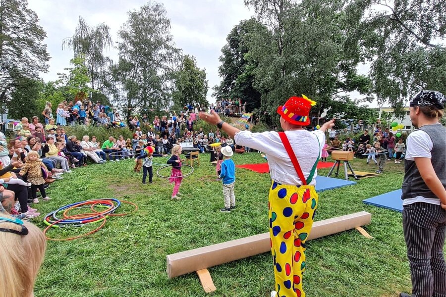 Kita Spielhaus in Flöha feiert mit Zauberei und Akrobatik ihr Jubiläum - Das Zirkusfest in der Kita „Spielhaus Groß und Klein“ war der Höhepunkt des Festjahres zum 50-jährigen Bestehen.