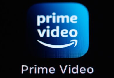 Klageregister für Sammelklage gegen Amazon Prime geöffnet - Die Amazon Prime Video-Anwendung ist auf dem Display eines iPhone SE zu sehen.
