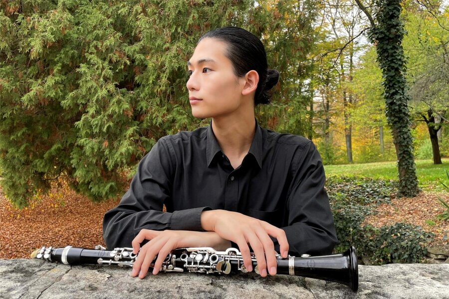 Klassik-Steigerlied aus Augustusburg sorgt für Hype in sozialen Netzwerken - Der japanische Klarinettist Taiga Nabeshima ist Mitglied der Jungen Philharmonie Augustusburg und von der Wirkung des „Steigerliedes“ beeindruckt.