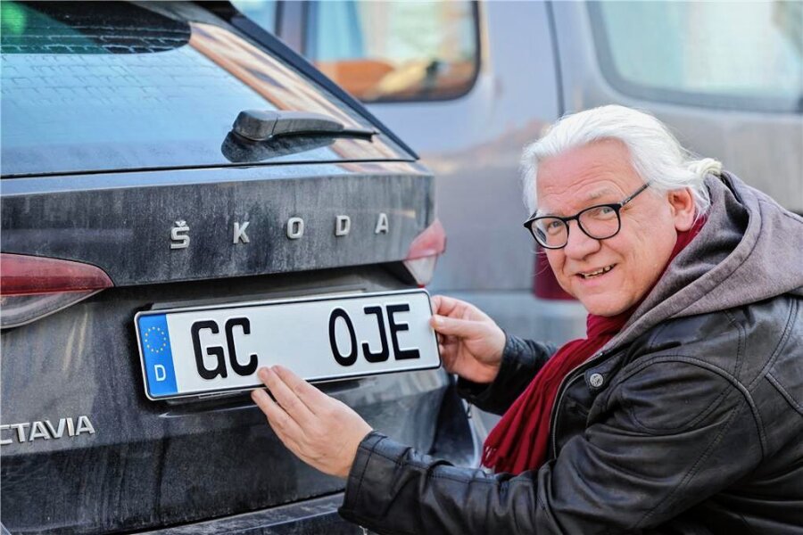 Kleben im Wandel - Unter der Rubrik "GC Oje" macht sich Reporter Stefan Stolp auf die satirische Tour durch die Region.