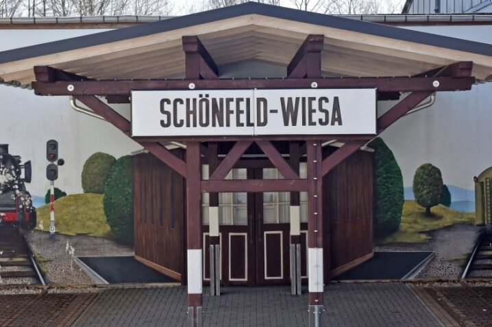 Kleine Schau in Schönfeld leistet Beitrag zu großem Bahn-Jahr - Im Modellbahnland wird eine Ausstellung zum Jubiläum der Zschopautalbahn und der grenzüberschreitenden Verbindung nach Chomutov eröffnet. 