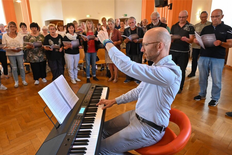 „Kleine“ Version von Orffs „Carmina Burana“ erklingt im Chemnitzer Industriemuseum - Die Singakademie Chemnitz mit ihrem künstlerischen Leiter Andreas Pabst bei einer Probe.